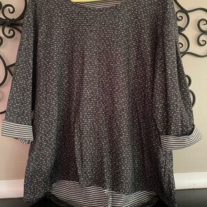 Rose & Olive Gray and White Patterned Long Sleeve Top